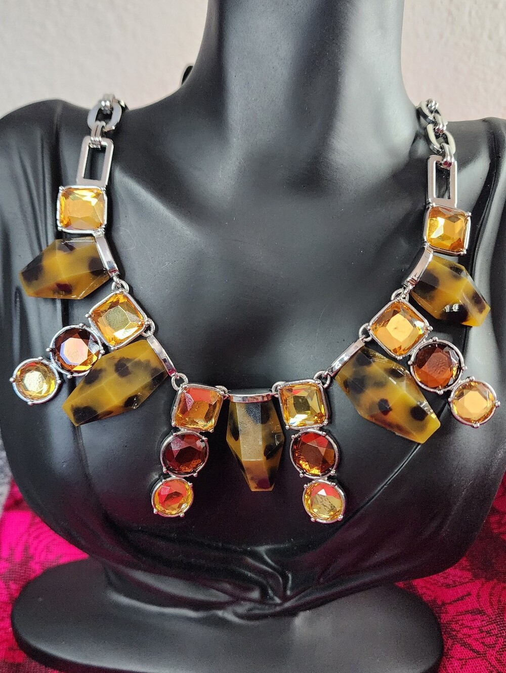 Vintage Signed Lia Sophia Zocalo Statement Bib Necklace. NWT.